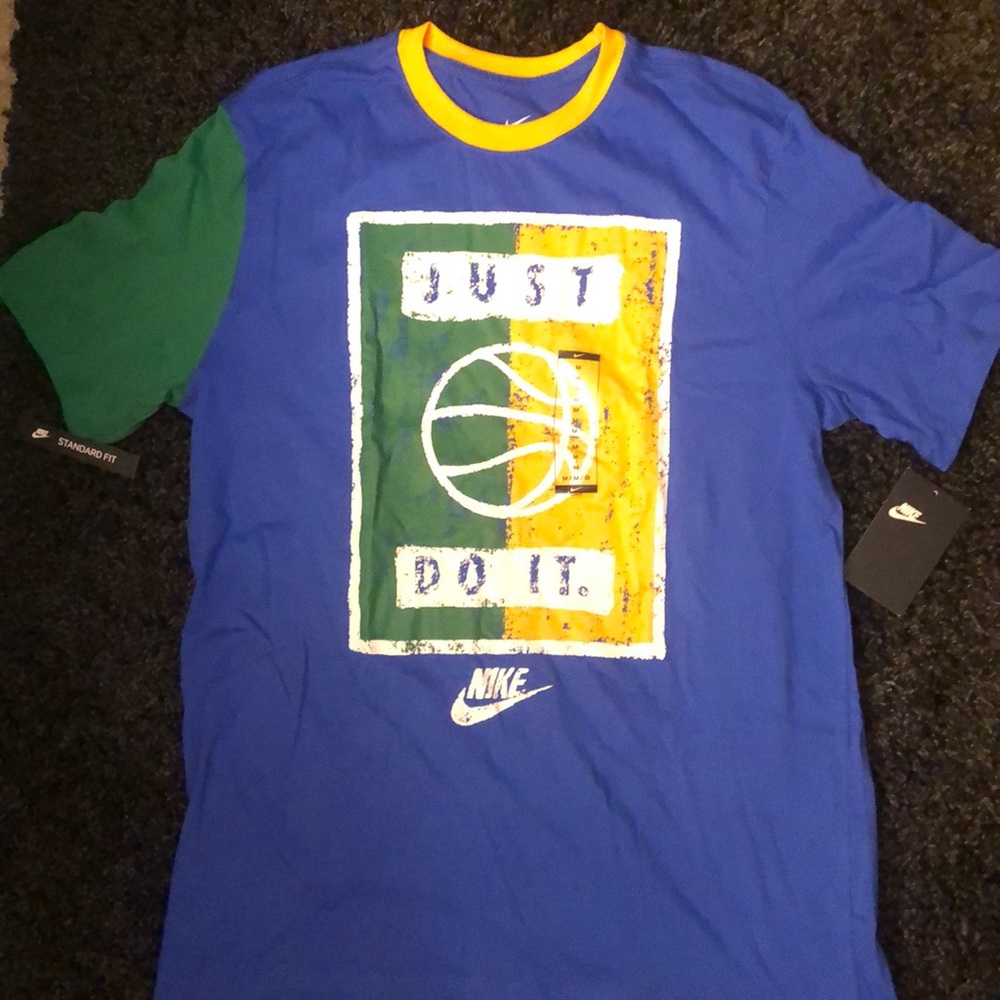 Nike tee, blue, green and yellow. matching dunks